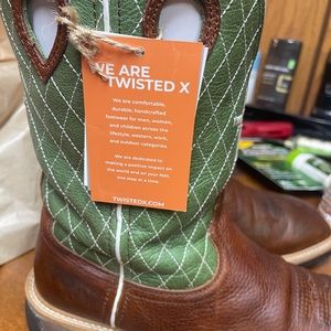 TWISTED X LITE WEIGHT WORK BOOTS - SQUARE TOE